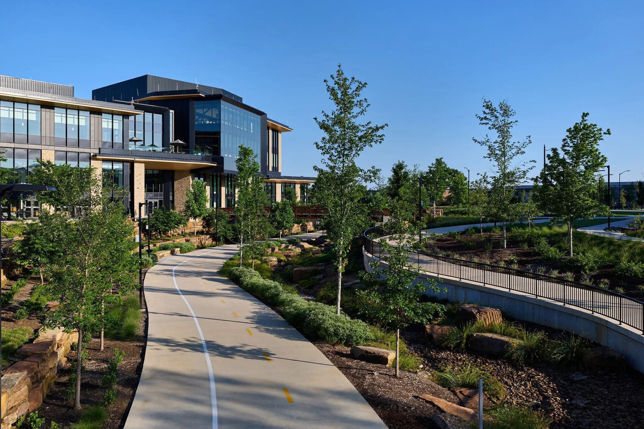 Can Walmart Shed Its Discount Vibe? Its New Home Office Offers a Clue